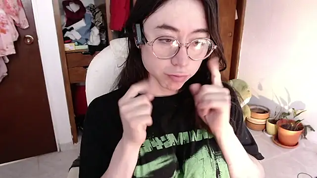 emily pearl  online show from October 11, 2025, 1:34 pm