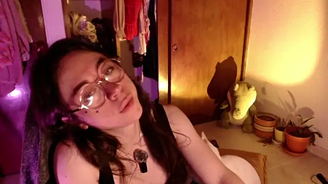 emily pearl  online show from October 16, 2025, 7:49 am