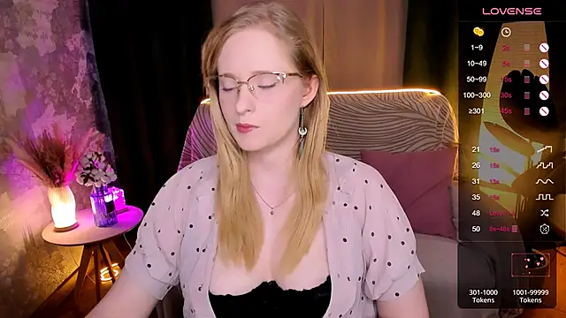 Snapshot of Aemilia_ chatting on October 12, 2025, 6:15 am Aemilia online show from October 12, 2025, 6:15 am