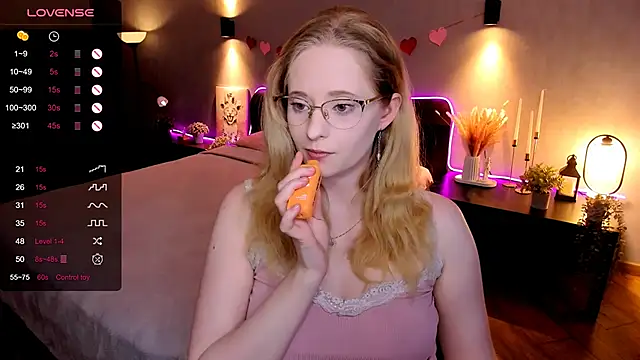 Snapshot of Aemilia_ chatting on November 17, 2025, 8:29 am Aemilia online show from November 17, 2025, 8:29 am