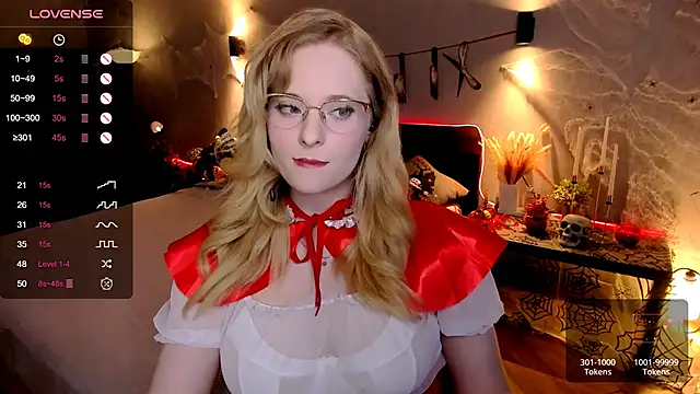 Snapshot of Aemilia_ chatting on October 30, 2025, 8:23 am Aemilia online show from October 30, 2025, 8:23 am