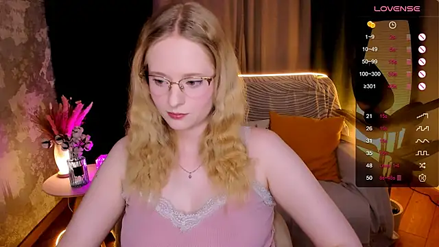 Snapshot of Aemilia_ chatting on November 9, 2025, 6:17 am Aemilia online show from November 9, 2025, 6:17 am