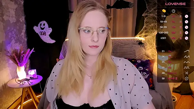 Snapshot of Aemilia_ chatting on October 27, 2025, 8:37 am Aemilia online show from October 27, 2025, 8:37 am