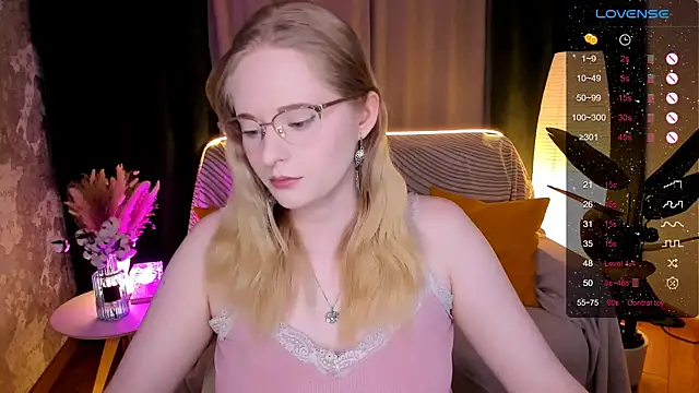 Snapshot of Aemilia_ chatting on February 17, 2026, 2:42 am Aemilia online show from February 17, 2026, 2:42 am