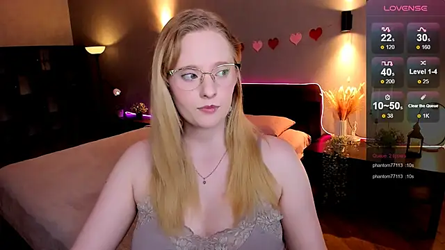 Snapshot of Aemilia_ chatting on October 20, 2025, 8:26 am Aemilia online show from October 20, 2025, 8:26 am