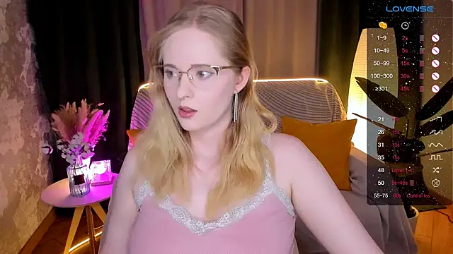 Snapshot of Aemilia_ chatting on February 15, 2026, 2:23 am Aemilia online show from February 15, 2026, 2:23 am