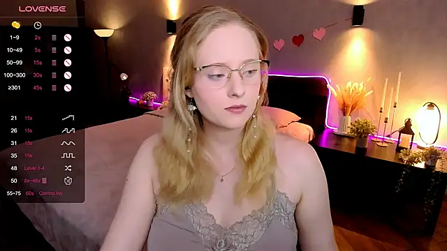 Snapshot of Aemilia_ chatting on December 1, 2025, 6:03 am Aemilia online show from December 1, 2025, 6:03 am