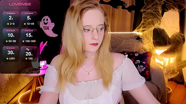 Snapshot of Aemilia_ chatting on November 2, 2025, 8:30 am Aemilia online show from November 2, 2025, 8:30 am