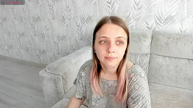 Snapshot of Alice_Halle chatting on June 12, 2026, 12:14 pm Alice Halle online show from June 12, 2026, 12:14 pm