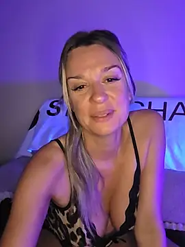 Snapshot of SpicyVicky chatting on June 16, 2026, 4:23 am SpicyVicky online show from June 16, 2026, 4:23 am