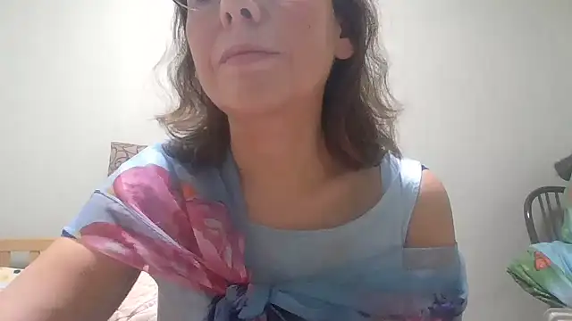 Snapshot of HollyJewel chatting on November 3, 2025, 6:11 pm HollyJewel online show from November 3, 2025, 6:11 pm