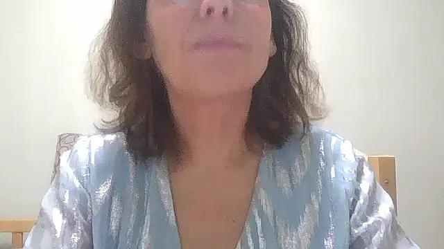 Snapshot of HollyJewel chatting on November 18, 2025, 6:44 pm HollyJewel online show from November 18, 2025, 6:44 pm