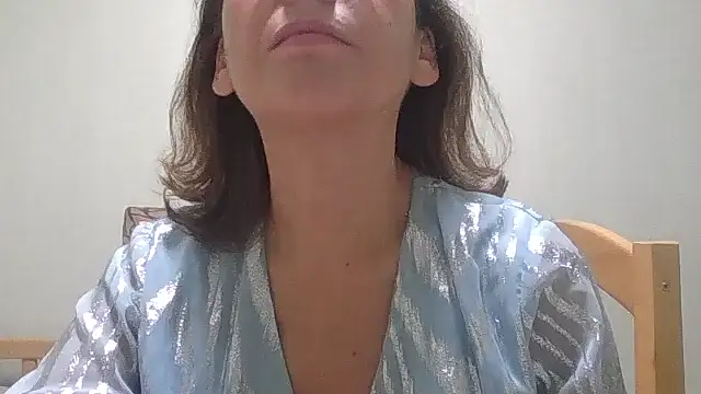 Snapshot of HollyJewel chatting on October 20, 2025, 5:35 pm HollyJewel online show from October 20, 2025, 5:35 pm