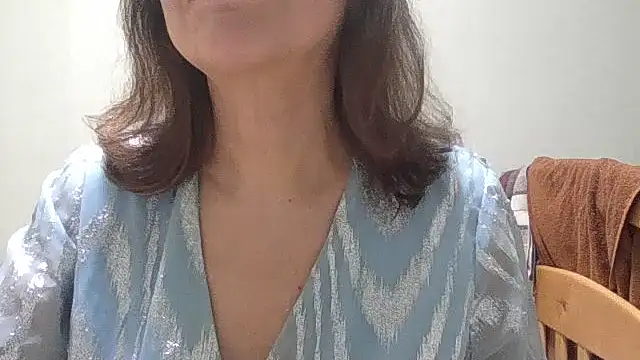 HollyJewel online show from April 15, 2026, 7:58 pm