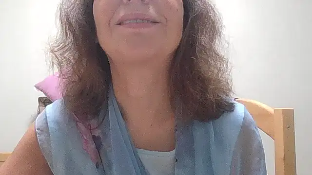 Snapshot of HollyJewel chatting on October 7, 2025, 3:02 pm HollyJewel online show from October 7, 2025, 3:02 pm