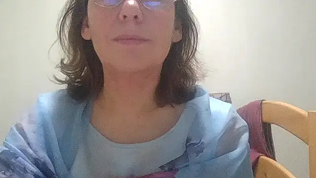 Snapshot of HollyJewel chatting on November 10, 2025, 4:23 pm HollyJewel online show from November 10, 2025, 4:23 pm