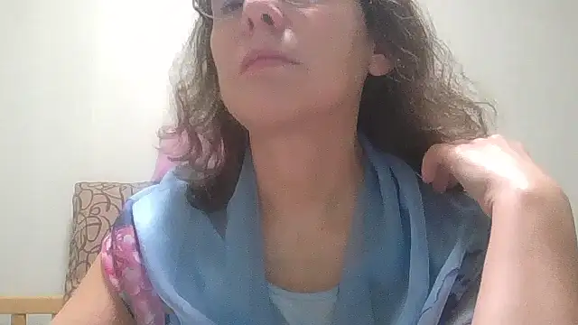 Snapshot of HollyJewel chatting on November 26, 2025, 4:40 pm HollyJewel online show from November 26, 2025, 4:40 pm