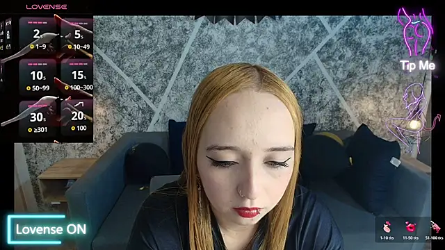 Liaroberts1 online show from July 30, 2026, 1:43 pm