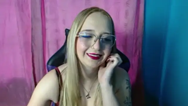 Liaroberts1 online show from June 18, 2026, 1:49 pm
