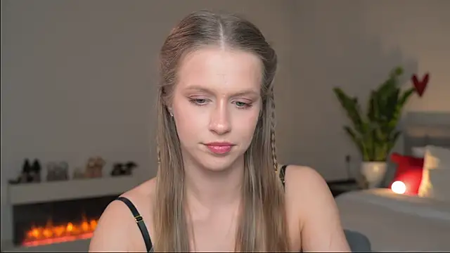 ella twinkl online show from April 17, 2026, 6:55 pm