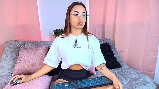 Jules n Gia online show from October 17, 2025, 3:14 pm