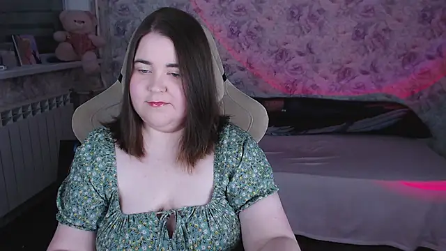 Estelle Hicks online show from April 18, 2026, 6:54 pm