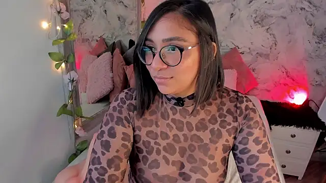 Snapshot of Bella_desi_ chatting on July 15, 2026, 12:45 pm Bella desi online show from July 15, 2026, 12:45 pm