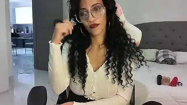 claudettstell online show from November 7, 2025, 9:25 am