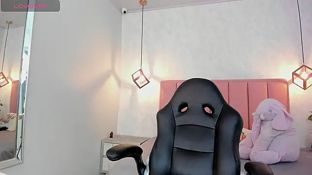 SUNNYCYRUS online show from February 11, 2025, 7:38 pm
