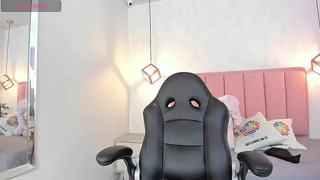 SUNNYCYRUS online show from February 8, 2025, 7:59 pm
