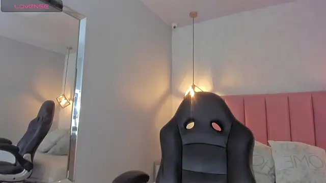 Snapshot of SUNNYCYRUS chatting on January 16, 2026, 12:09 pm SUNNYCYRUS online show from January 16, 2026, 12:09 pm