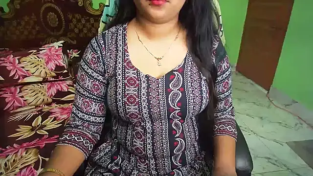 BengaliQueenStar online show from April 15, 2026, 8:09 pm