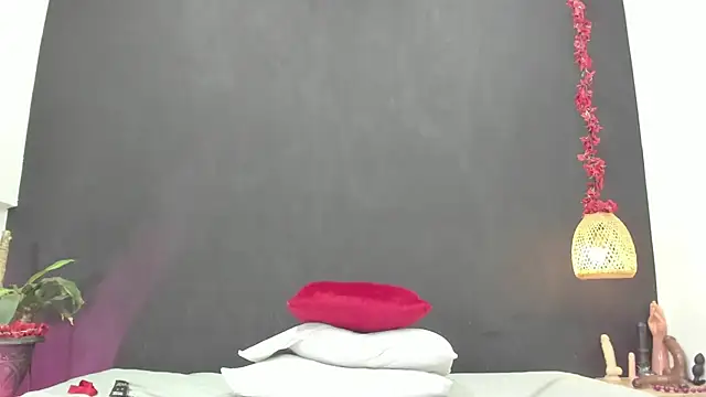 Snapshot of Luna_smit08 chatting on November 12, 2025, 8:34 pm Luna smit08 online show from November 12, 2025, 8:34 pm