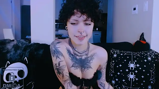 NaughtyLittleFox online show from July 7, 2026, 4:48 am
