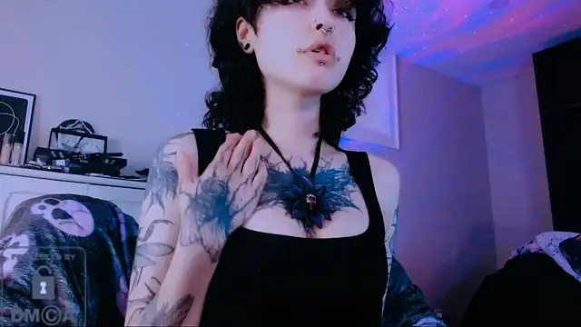 NaughtyLittleFox online show from June 20, 2026, 4:39 am