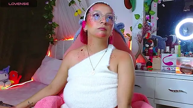 Littlerouse  online show from November 1, 2025, 1:12 am