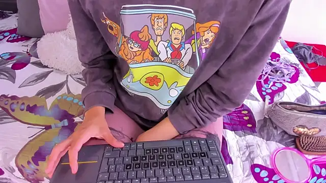 Cherllynn online show from December 20, 2025, 4:10 pm