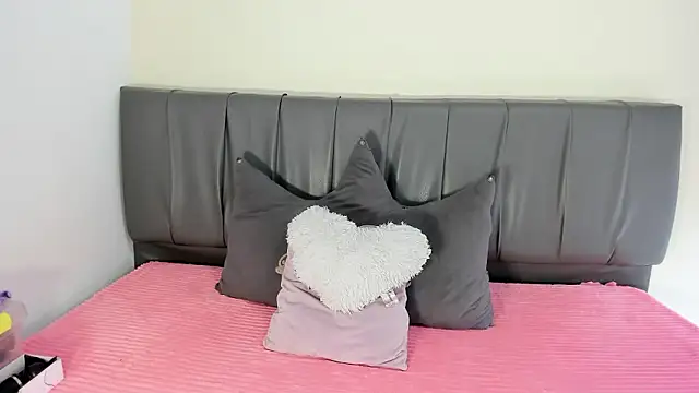 Cherllynn online show from January 10, 2026, 2:12 pm