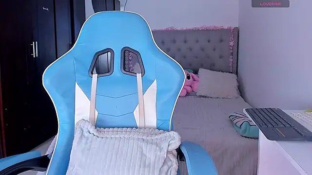 Violet Rost online show from November 5, 2025, 2:09 pm