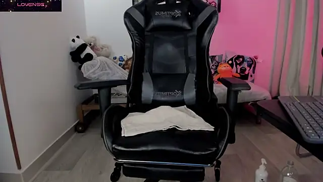 Biancastrongg online show from April 11, 2026, 7:45 am