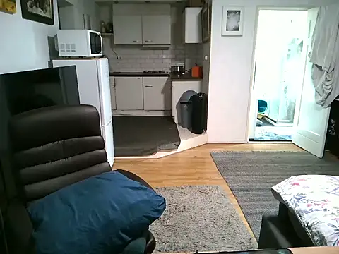 mihaimichael online show from September 24, 2025, 1:39 pm