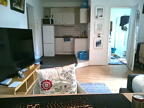 mihaimichael online show from April 18, 2026, 10:17 am
