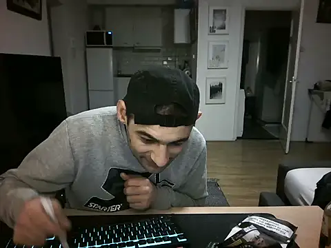 mihaimichael online show from April 30, 2026, 8:49 pm