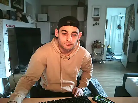 mihaimichael online show from November 26, 2025, 2:17 pm