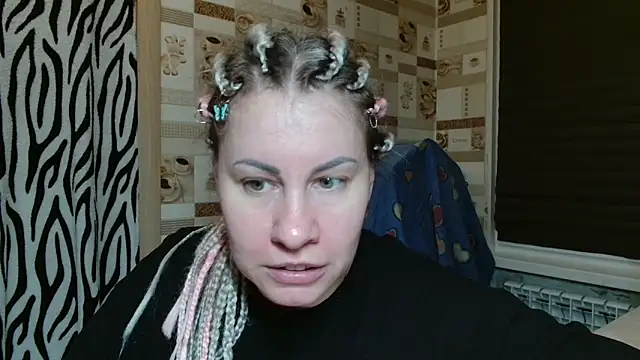 Snapshot of TherestlessKitty chatting on May 5, 2026, 10:13 pm TherestlessKitty online show from May 5, 2026, 10:13 pm