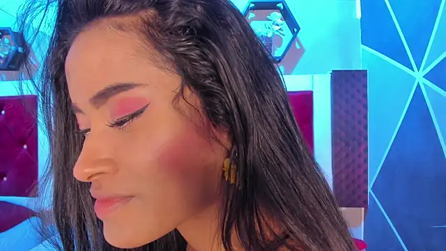 Snapshot of Karoll014 chatting on February 13, 2026, 12:38 pm Karoll014 online show from February 13, 2026, 12:38 pm