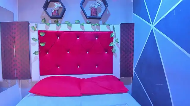 Snapshot of Karoll014 chatting on February 7, 2026, 12:02 pm Karoll014 online show from February 7, 2026, 12:02 pm