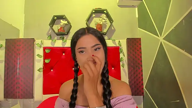 Snapshot of Karoll014 chatting on February 4, 2026, 12:22 pm Karoll014 online show from February 4, 2026, 12:22 pm