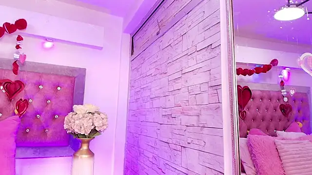 Snapshot of Tayzon_Foxxx chatting on February 21, 2026, 1:57 pm Tayzon Foxxx online show from February 21, 2026, 1:57 pm