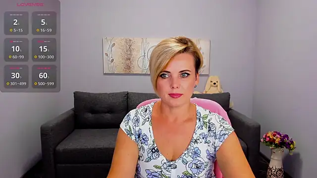 Snapshot of Julia_Wilsone chatting on September 9, 2025, 12:14 pm Julia Wilsone online show from September 9, 2025, 12:14 pm